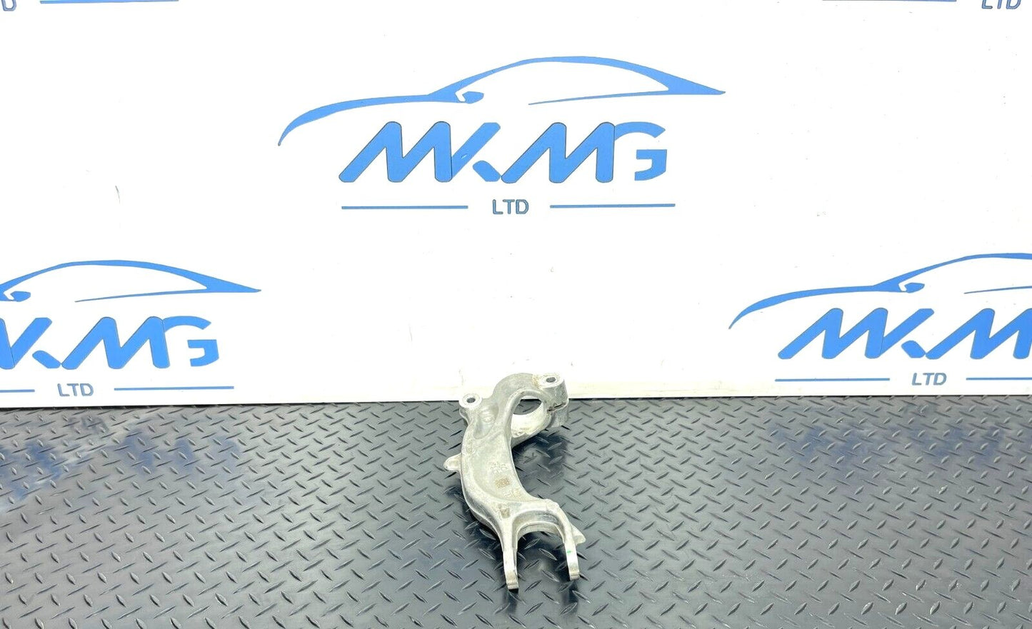 16-19 AUDI A4 B9 FRONT LEFT SIDE SUSPENSION STRUT BRACKET 8W0413037