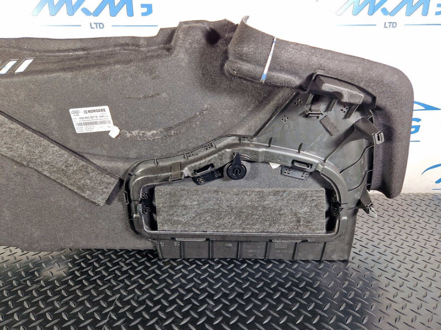 12-18 AUDI A6 C7 GENUINE REAR LEFT SIDE BOOT PANEL COVER 4G5863887D