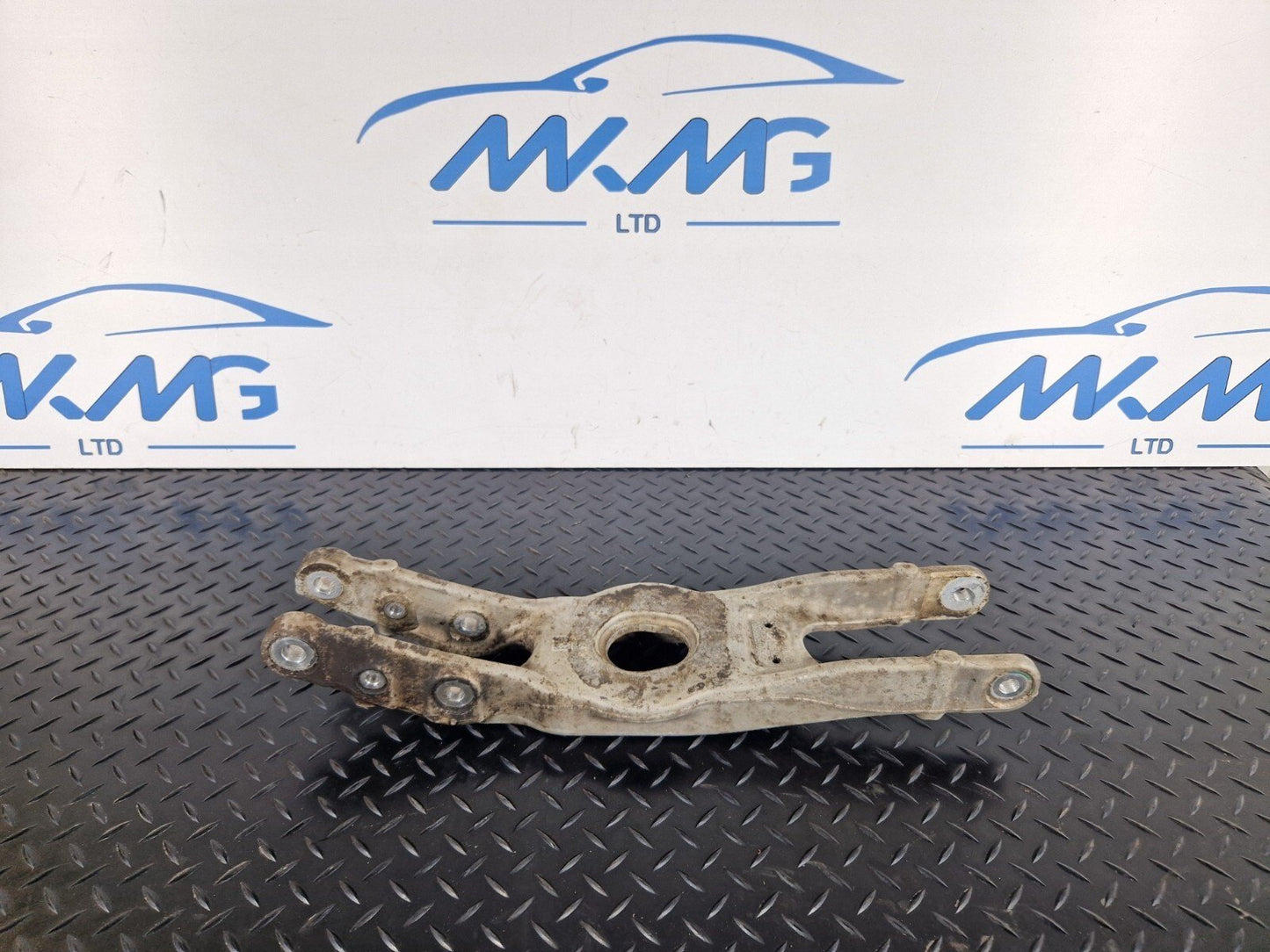 14-21 MERCEDES BENZ C300h W205 GENUINE REAR LEFT LOWER WISHBONE A2053503900
