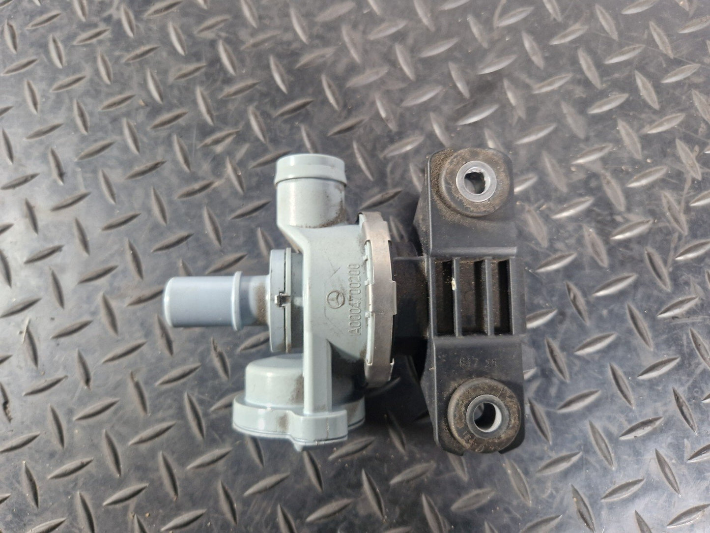 19-ON MERCEDES BENZ A CLASS EQ W177  FUEL TANK ISOLATION VALVE A2474703602