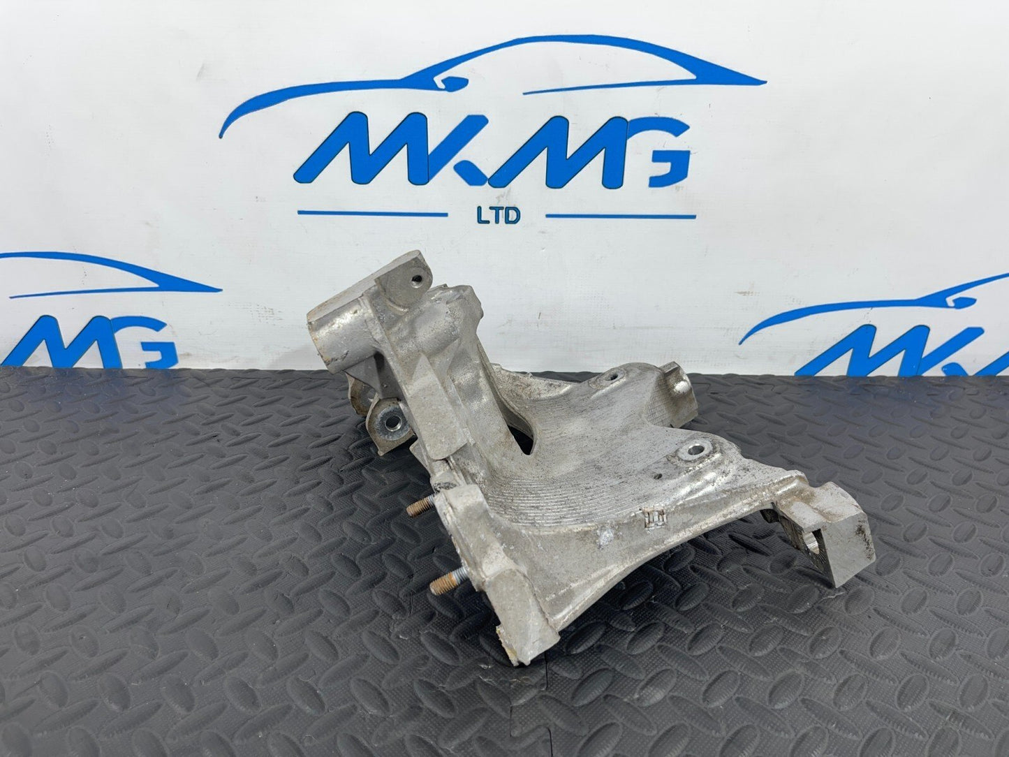 16-19 AUDI A4 B9 GENUINE 1.4 TFSI CVNA PETROL LEFT SIDE ENGINE MOUNT 8W0399295E