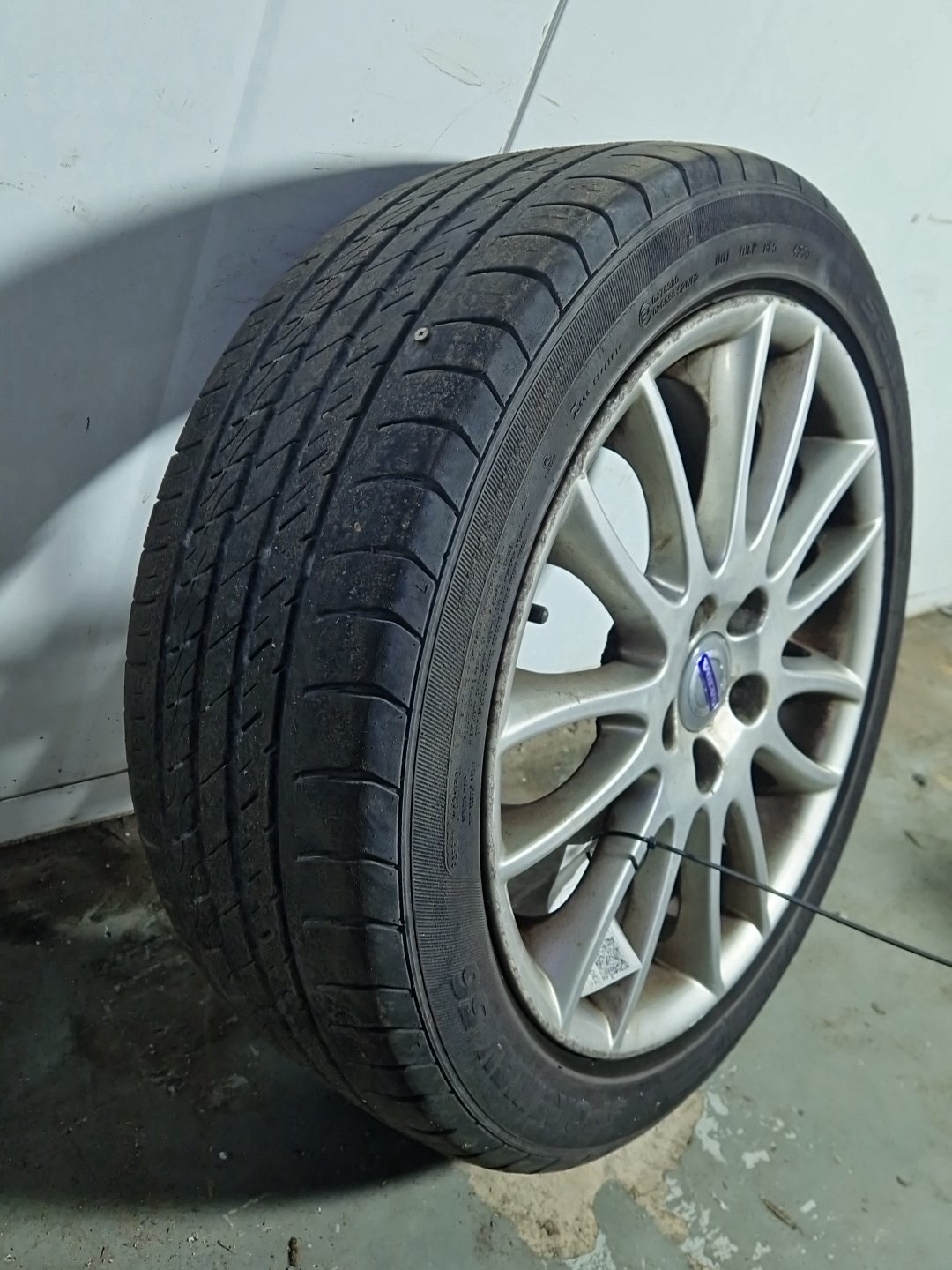 Volvo S40 MK2 (MS) 17" Alloy Wheel with Tyre 205/50/17 ~4mm