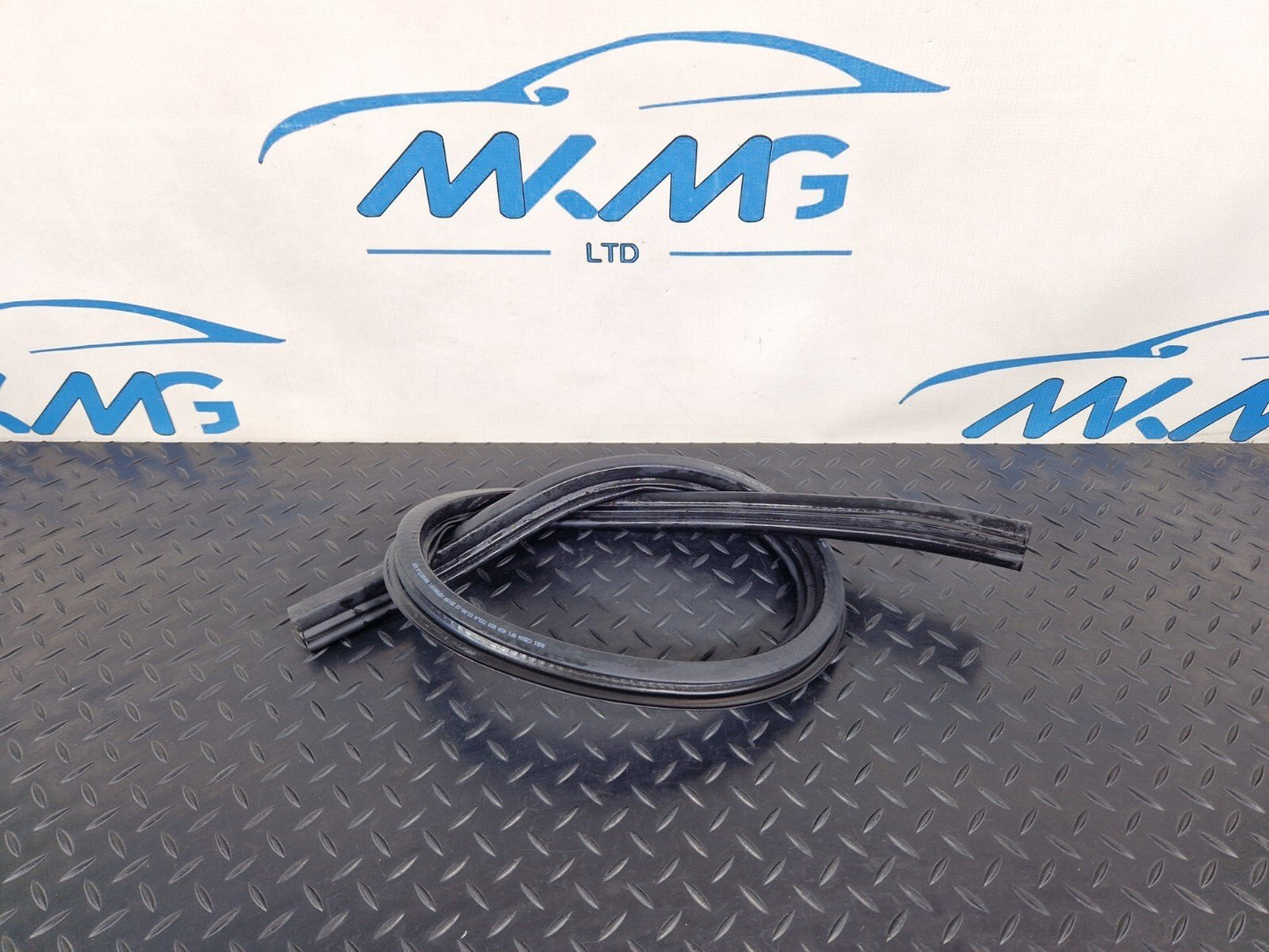 10-18 AUDI A7 4G S-LINE GENUINE ENGINE BAY BONNET RUBBER WEATHER SEAL 4G8823723A