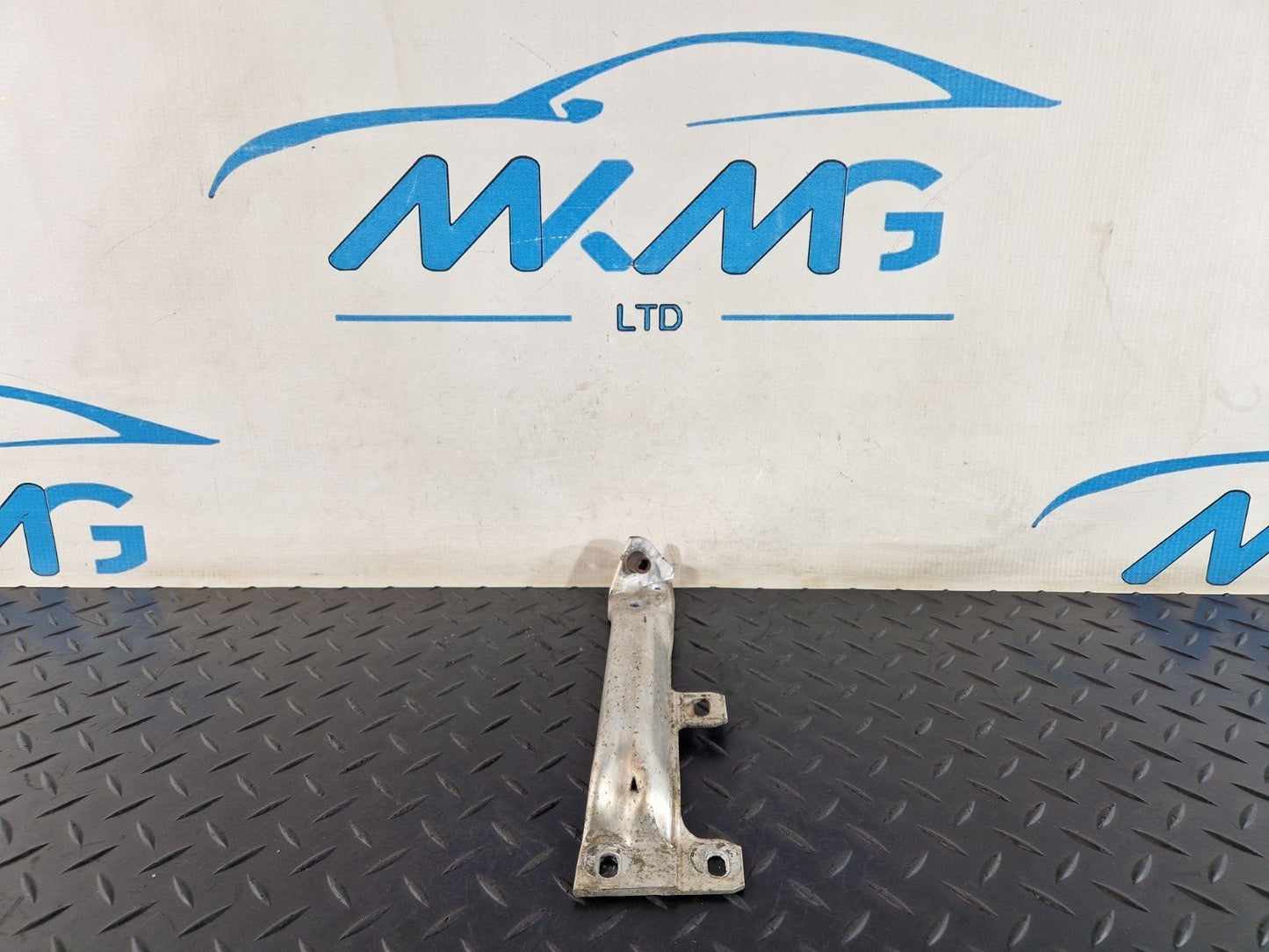 11-18 BMW 6 SERIES F13 BUMPER MOUNT BRACKET FRONT RIGHT DRIVER SIDE 7158894