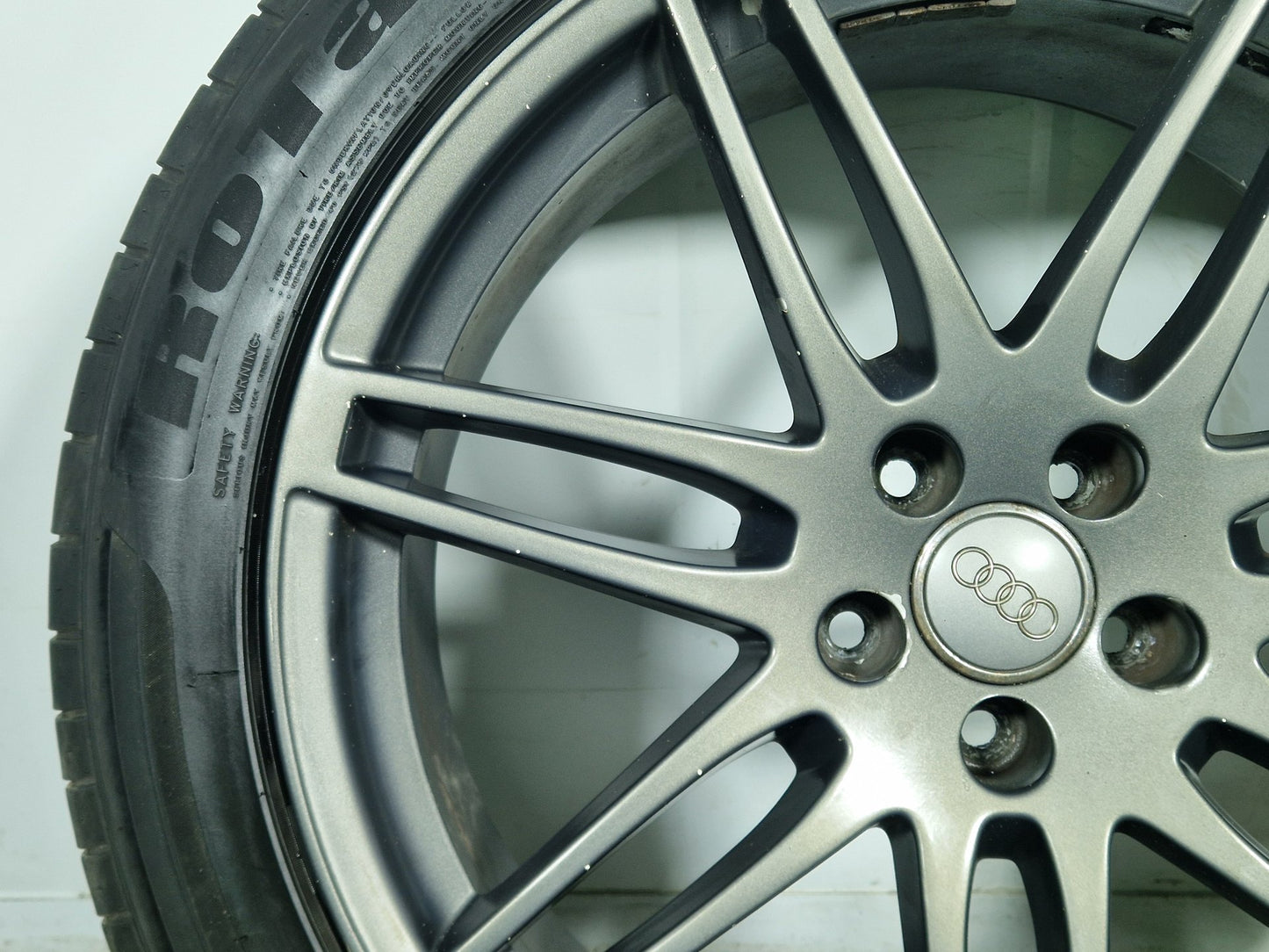 Audi Q5 20" Alloy Wheel with Tyre 4mm 255/45/20 8R0601025R