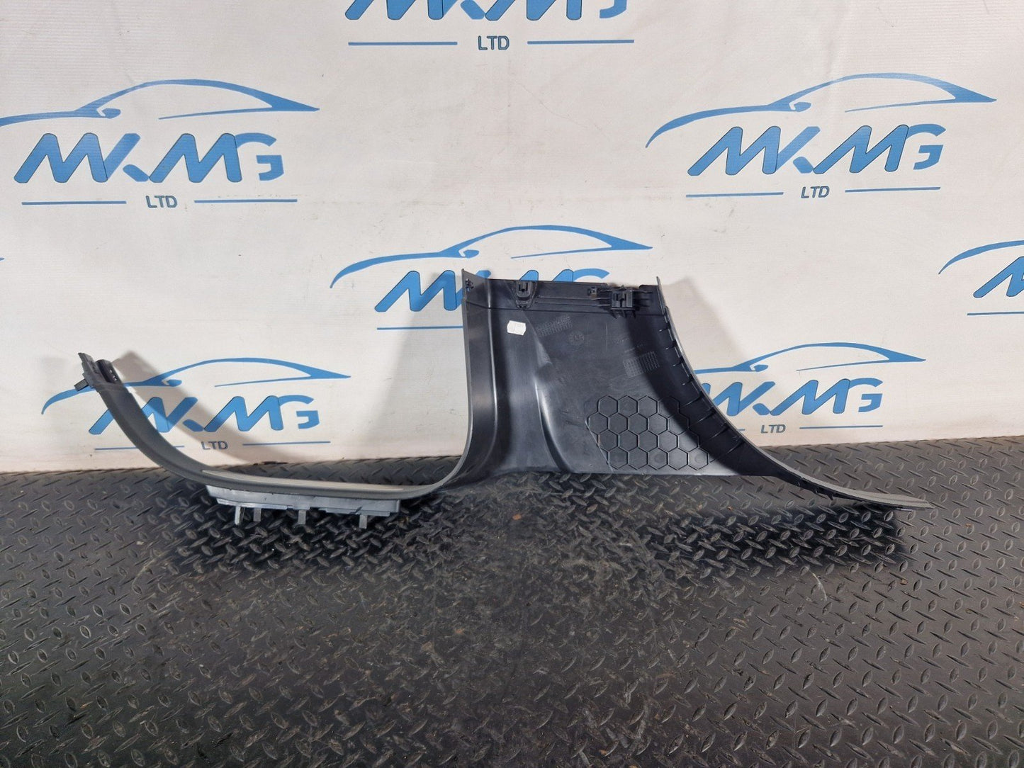 10-18 VW TOUAREG 7P GENUINE FRONT RIGHT O/S INTERIOR SILL TRIM