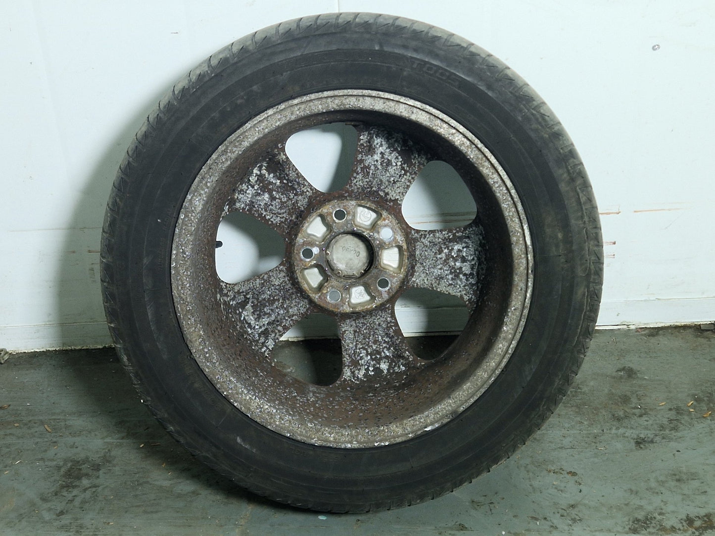 Honda FR-V MK1 16" Alloy Wheel with Tyre 6mm 205/55/16