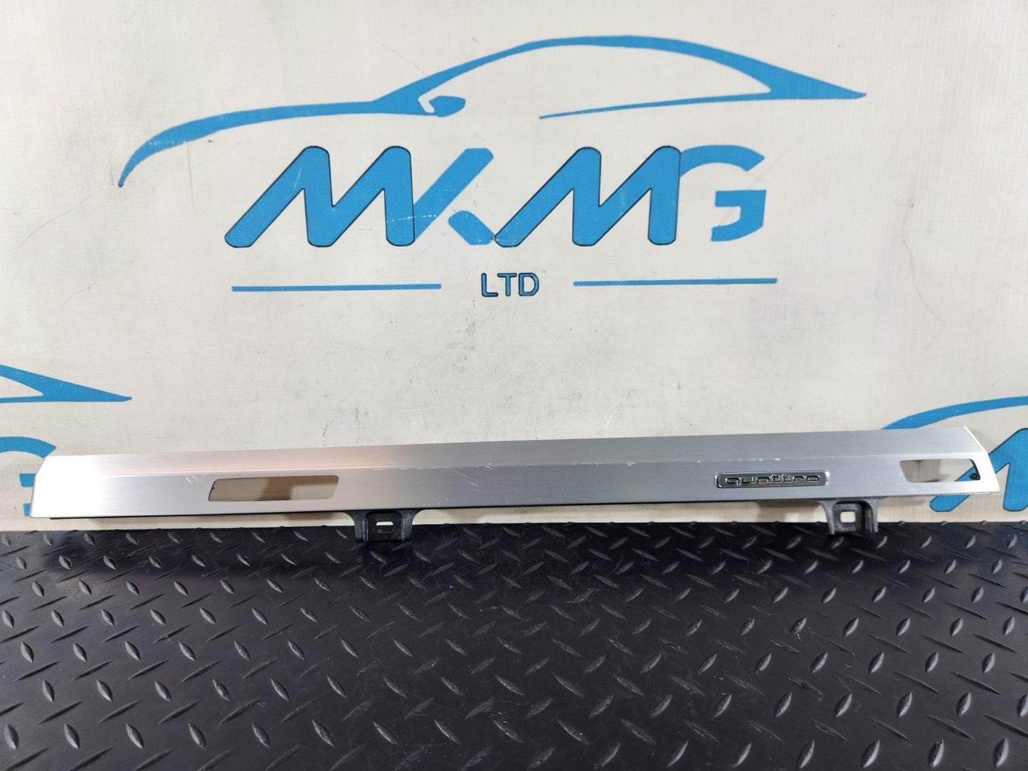 16-20 AUDI Q7 4M GENUINE CHROME DASHBOARD GLOVE BOX TRIM 4M2853241B