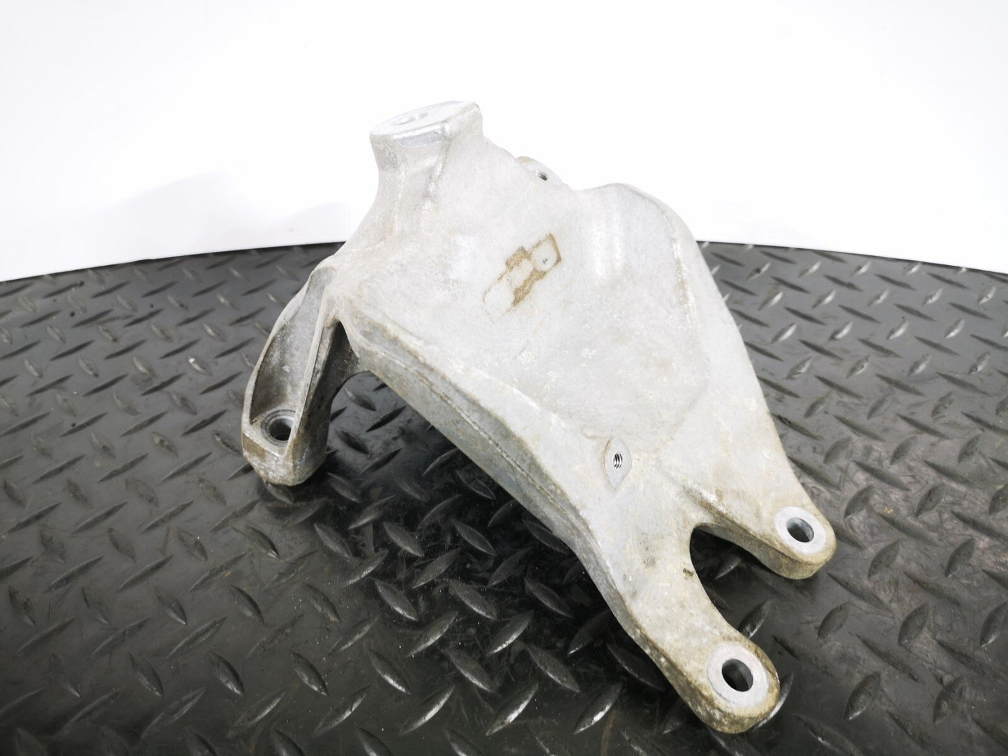 16-19 AUDI A4 B9 GENUINE V6 3.0TDI CSW RIGHT ENGINE MOUNT BRACKET 8W0199308H