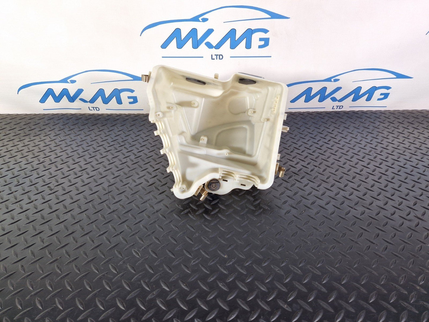 10-13 BMW X5 E70 LCI OEM ENGINE ECU FUSE BOX HOUSING HOLDER 7555121