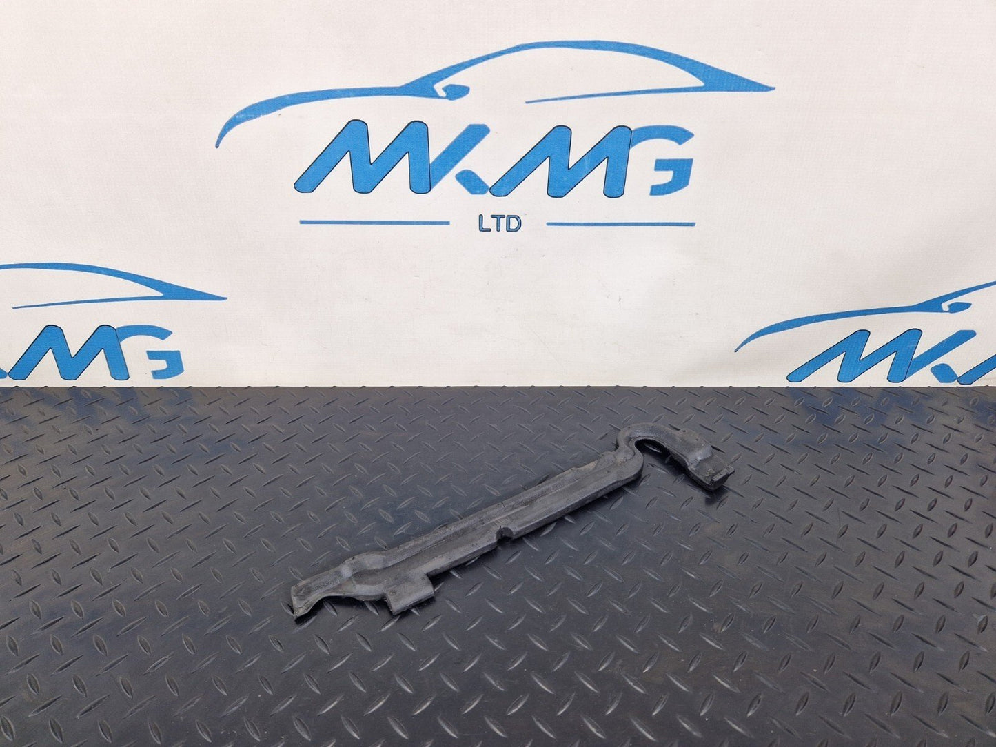 10-18 AUDI A7 4G S-LINE OEM FRONT LEFT WING SEAL 4G8823731