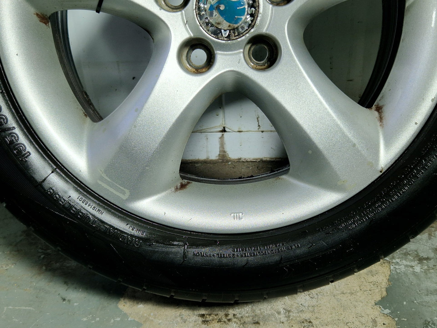 Skoda Fabia 5J 15" Alloy Wheel with Tyre 195/50/15 Genuine ~6mm