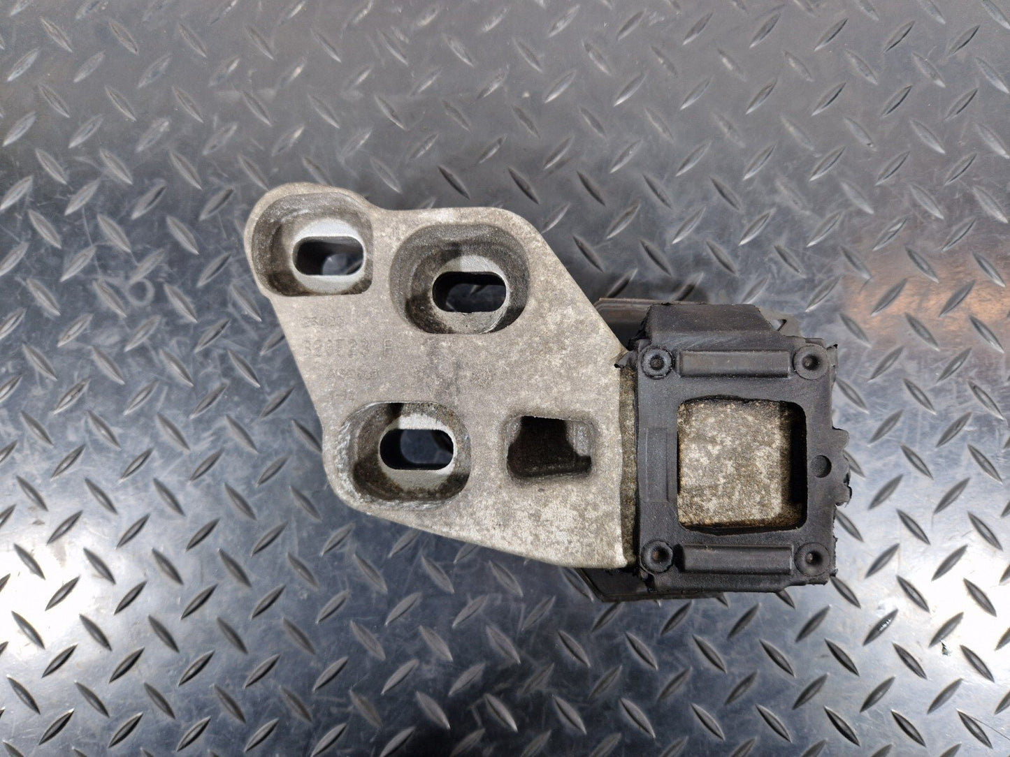 14-20 MERCEDES BENZ GLA X156 FRONT LEFT PASSENGER SIDE ENGINE MOUNT 326E23F