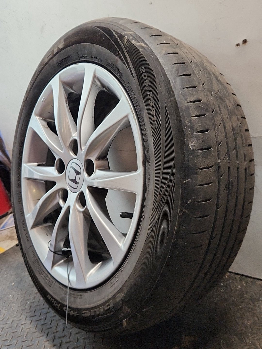 Honda Civic MK9 (FK27) 16" Alloy Wheel with Tyre 205/55/16 16065A