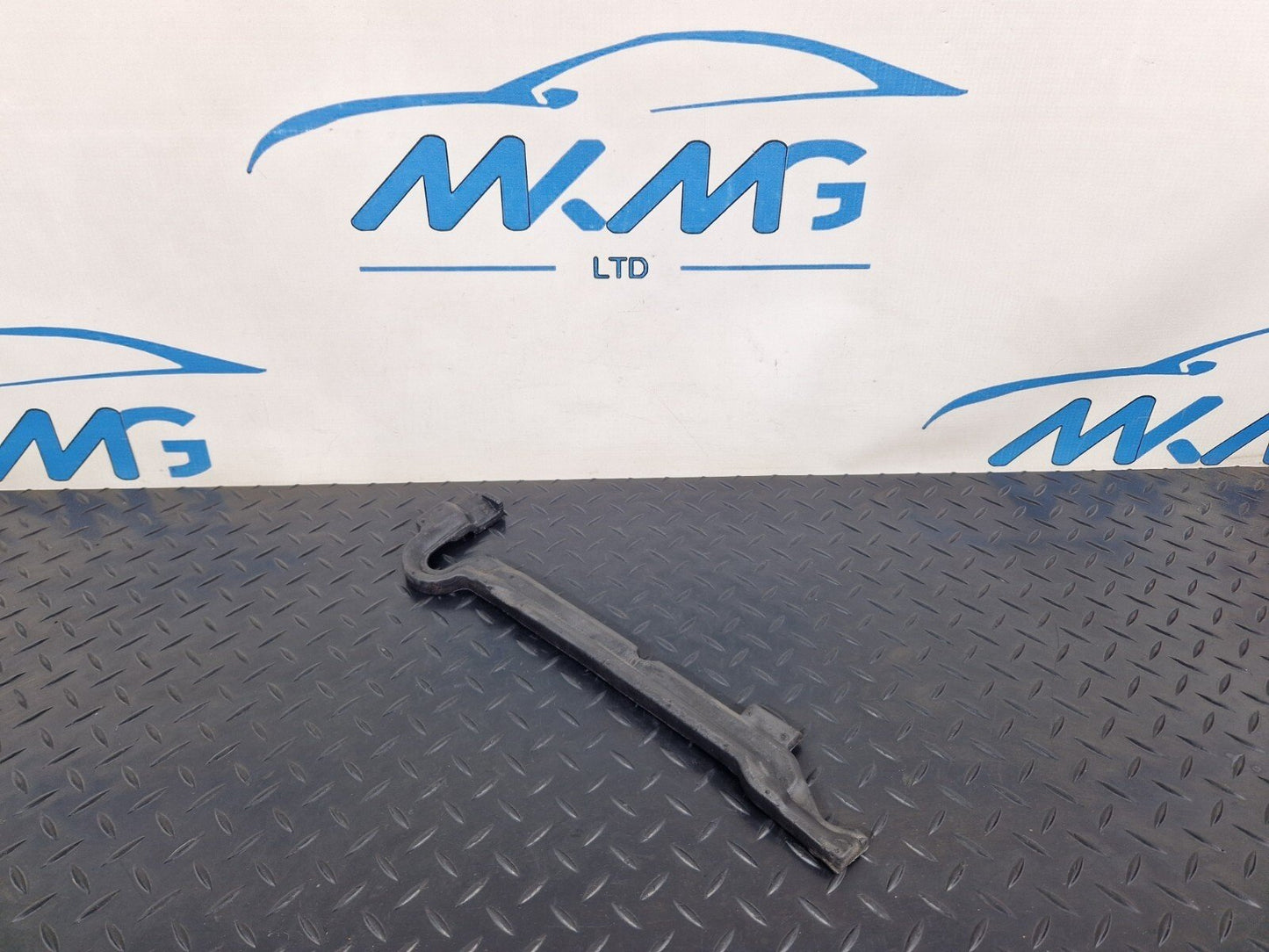 10-18 AUDI A7 4G S-LINE OEM FRONT LEFT WING SEAL 4G8823731