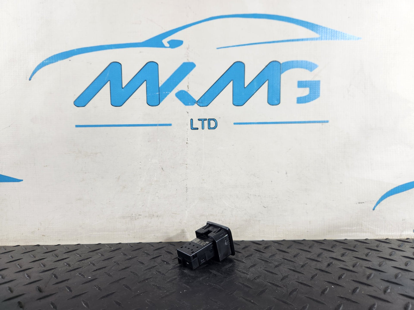 Land Rover Range Rover Evoque L551 SUV USB-C Port Socket R8A2-19010-AB