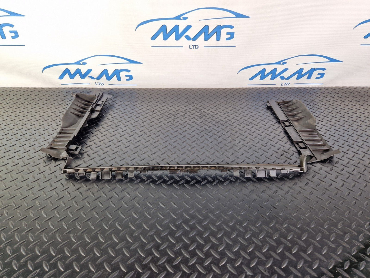 14-21 MERCEDES BENZ W205 FRONT AIR DUCT A2055050130