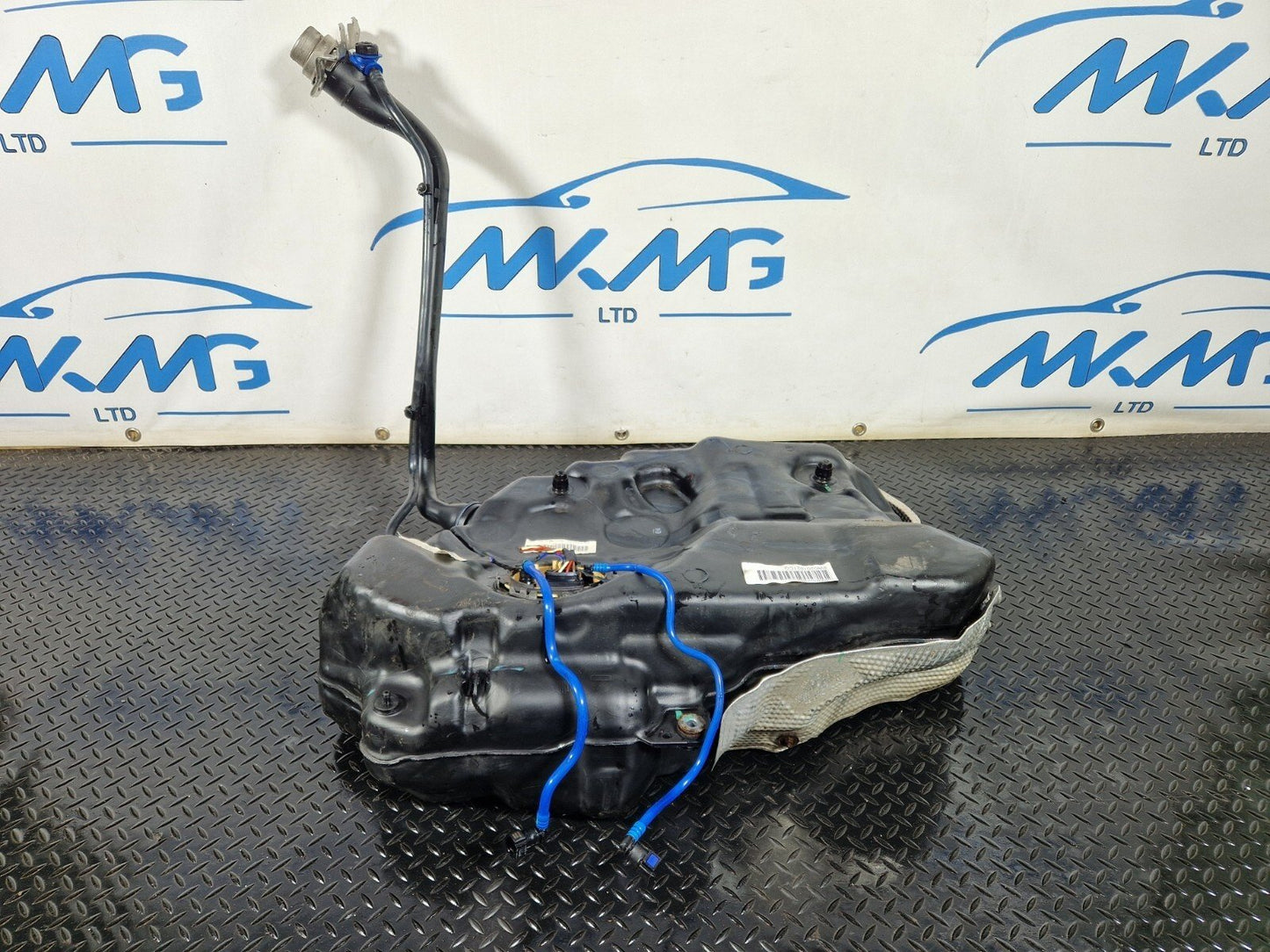16-19 AUDI A4 AVANT B9 S-LINE DIESEL FUEL TANK WITH PUMP 8W0201021CG