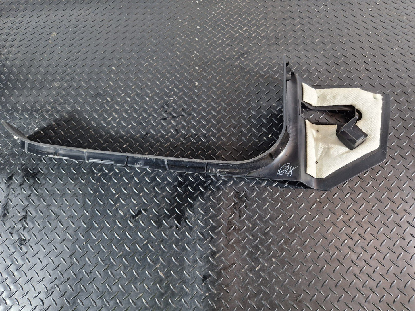 Mercedes-Benz ML-Class W166 front right Trim Panel A1666801835