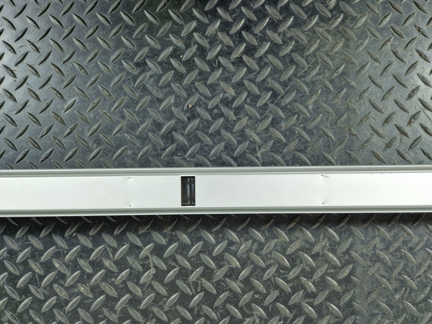 12-18 AUDI A6 C7 GENUINE RIGHT BOOT LUGGAGE COMPARTMENT MOUNT RAIL 4G9863556A