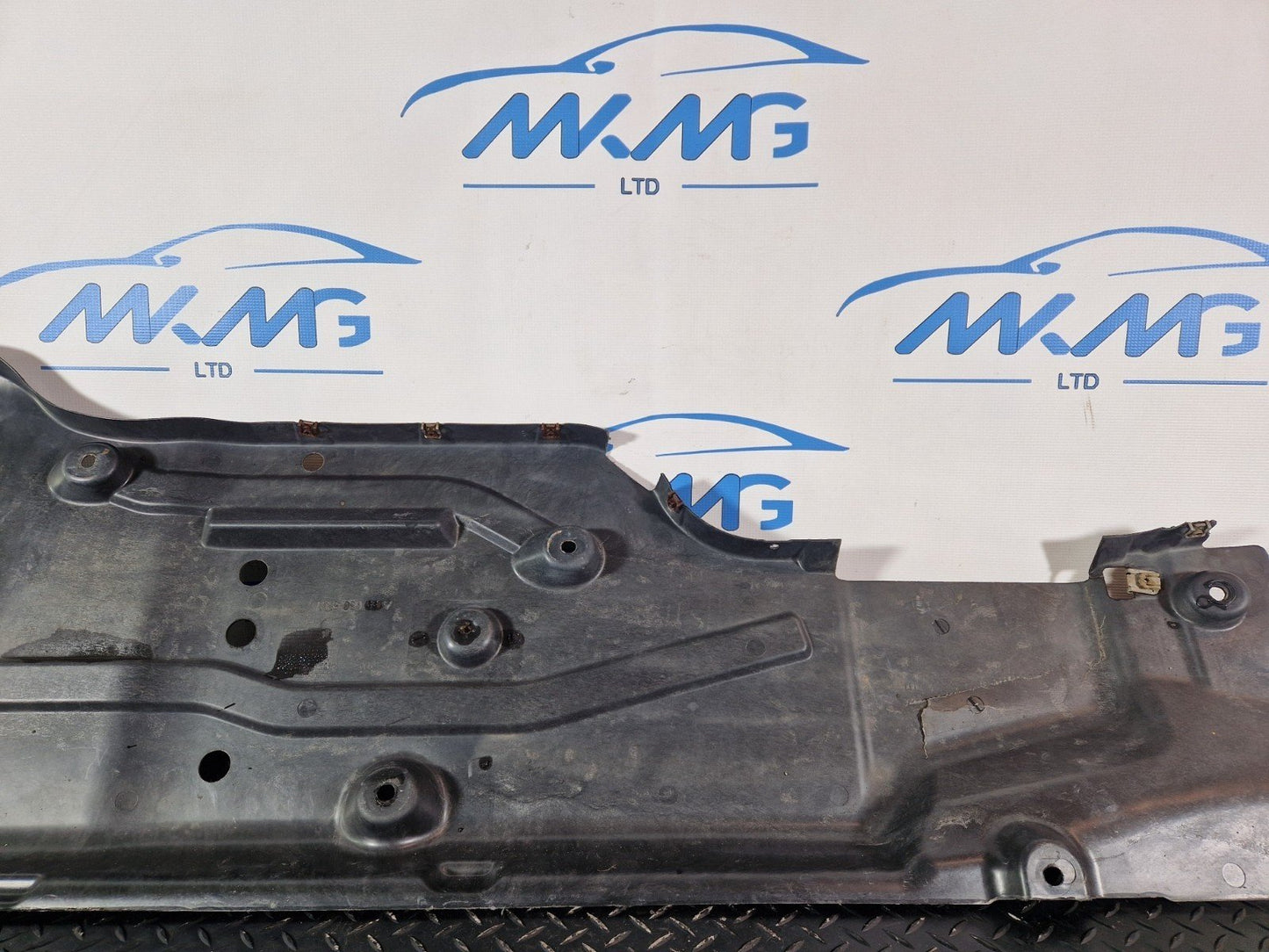 11-19 MERCEDES BENZ ML W166 OEM RIGHT SIDE UNDERBODY COVER A1666805101