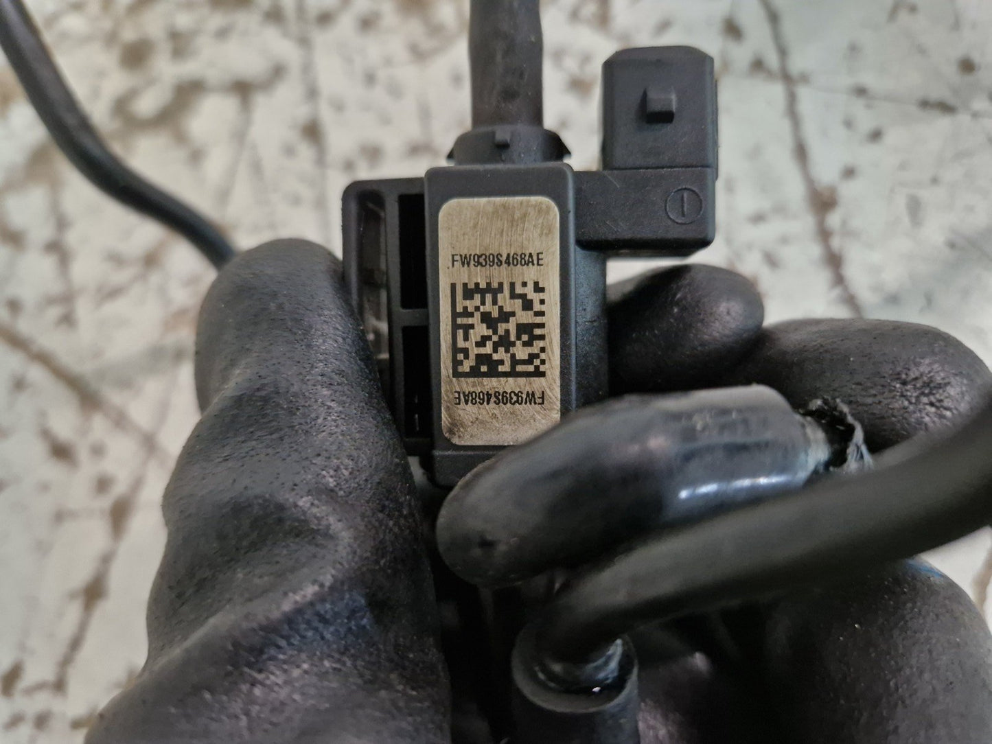 17-ON LAND ROVER DISCOVERY L462 OEM VACUUM CONTROL HARNESS & VALVE FW939S468AE