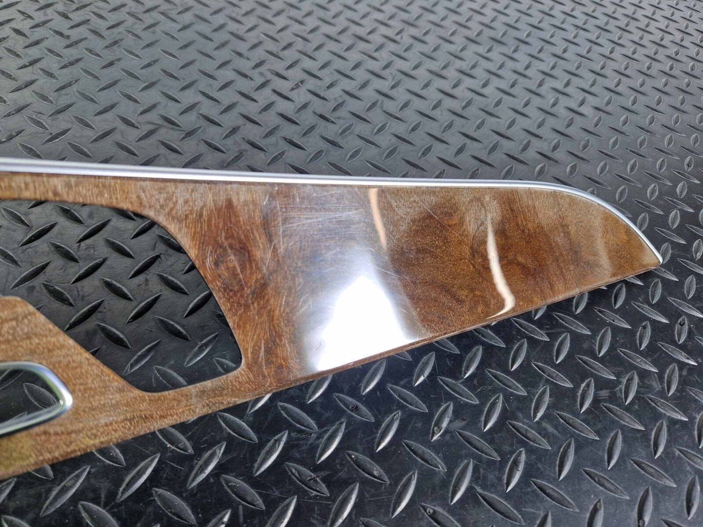 14-20 MERCEDES BENZ GLA 200 X156 OEM TRIM STRIP A2057205309