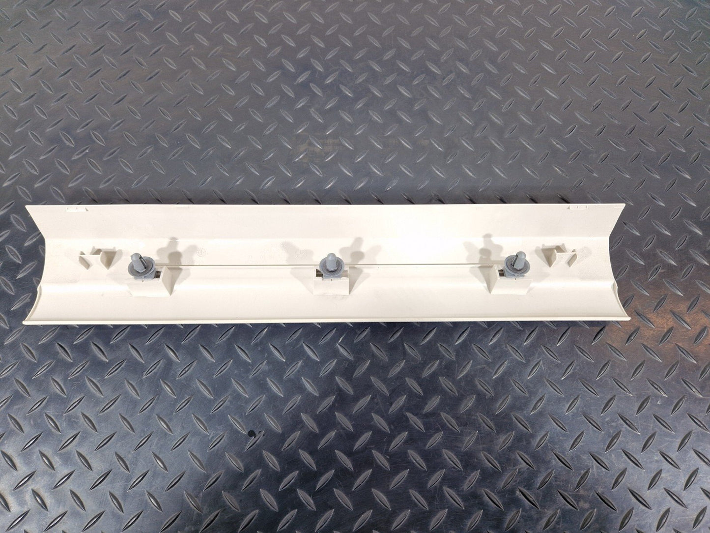 11-18 BMW 6 SERIES F06 FRONT RIGHT DOOR STEP ENTRANCE TRIM 7274420