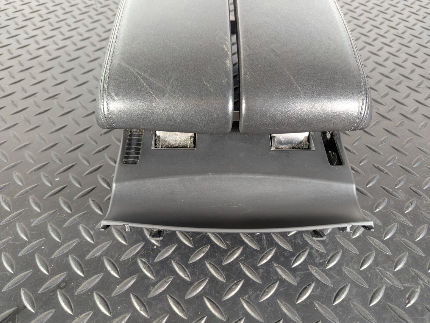 10-17 AUDI A8 4H LEATHER DOUBLE ARMREST IN BLACK 4H0864206C