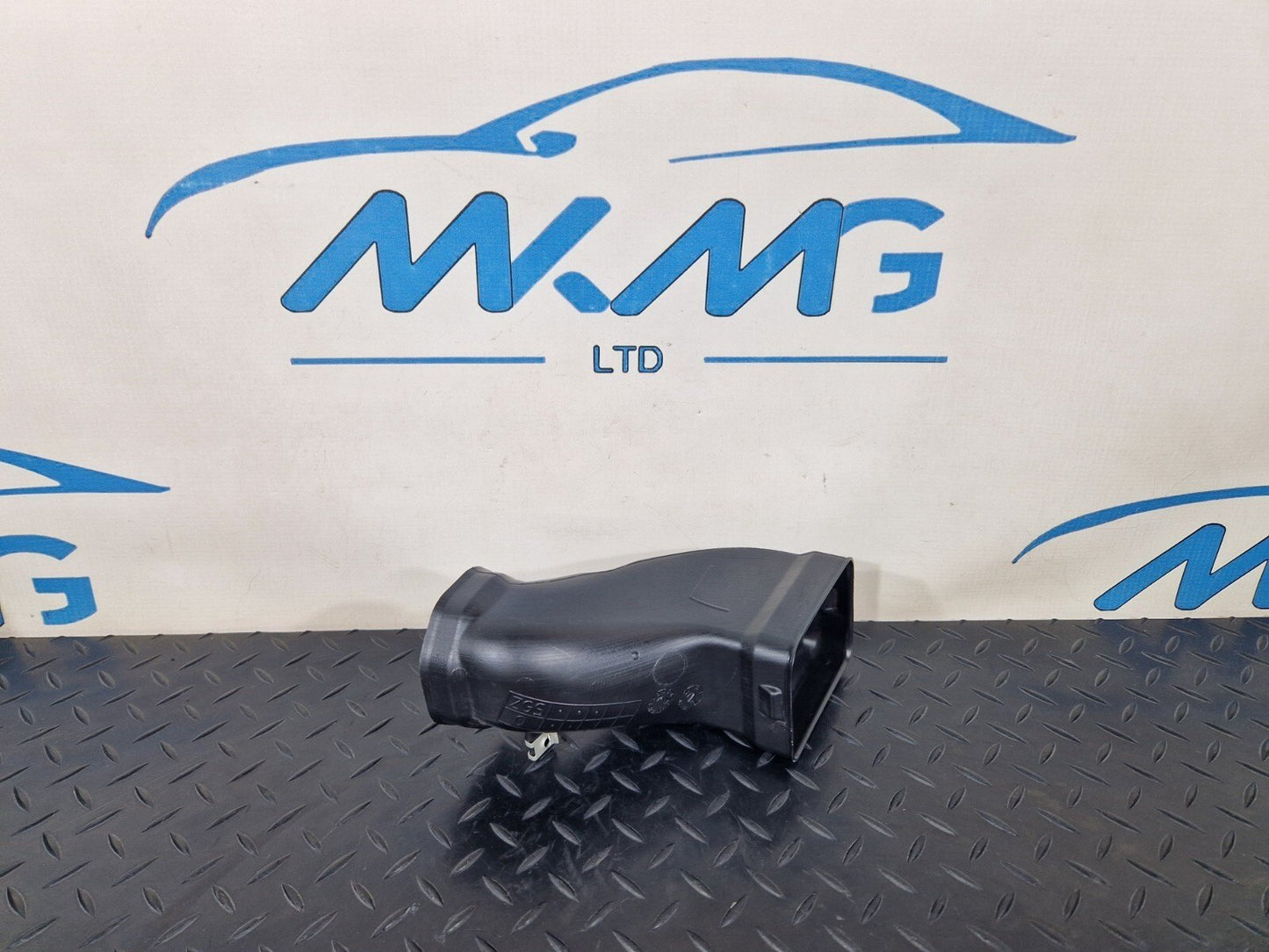 18-ON MERCEDES BENZ SPRINTER W907 OEM CABIN AIR DUCT CHANNEL A9078304301