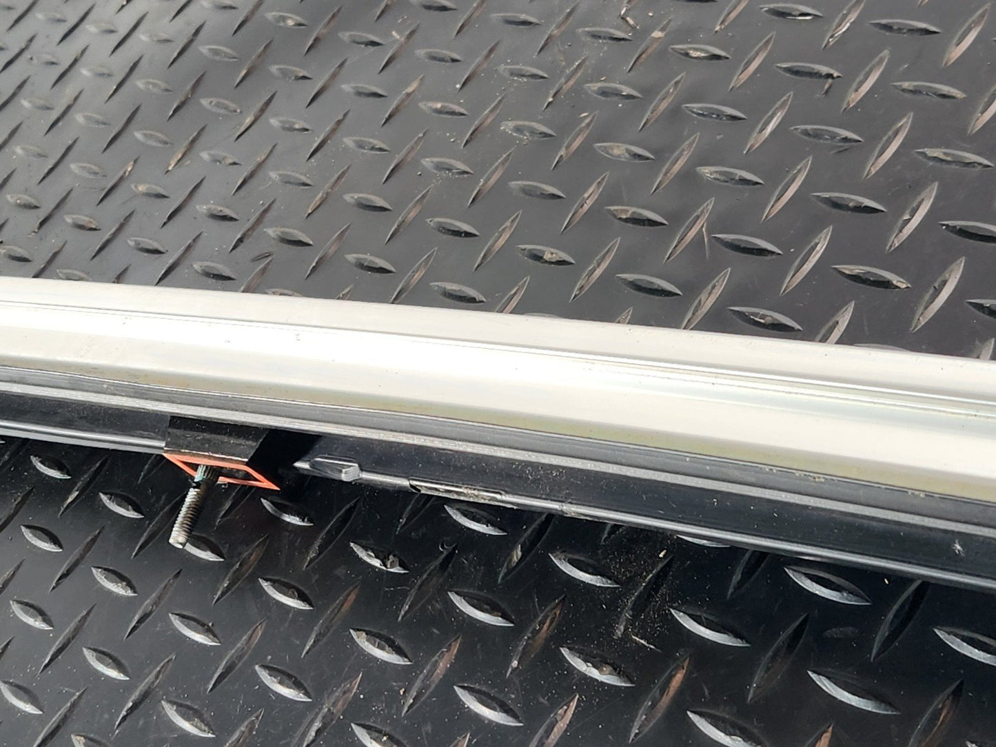 16-22 MERCEDES BENZ X253 GENUINE LEFT N/S ROOF RAIL RACK A2538900393