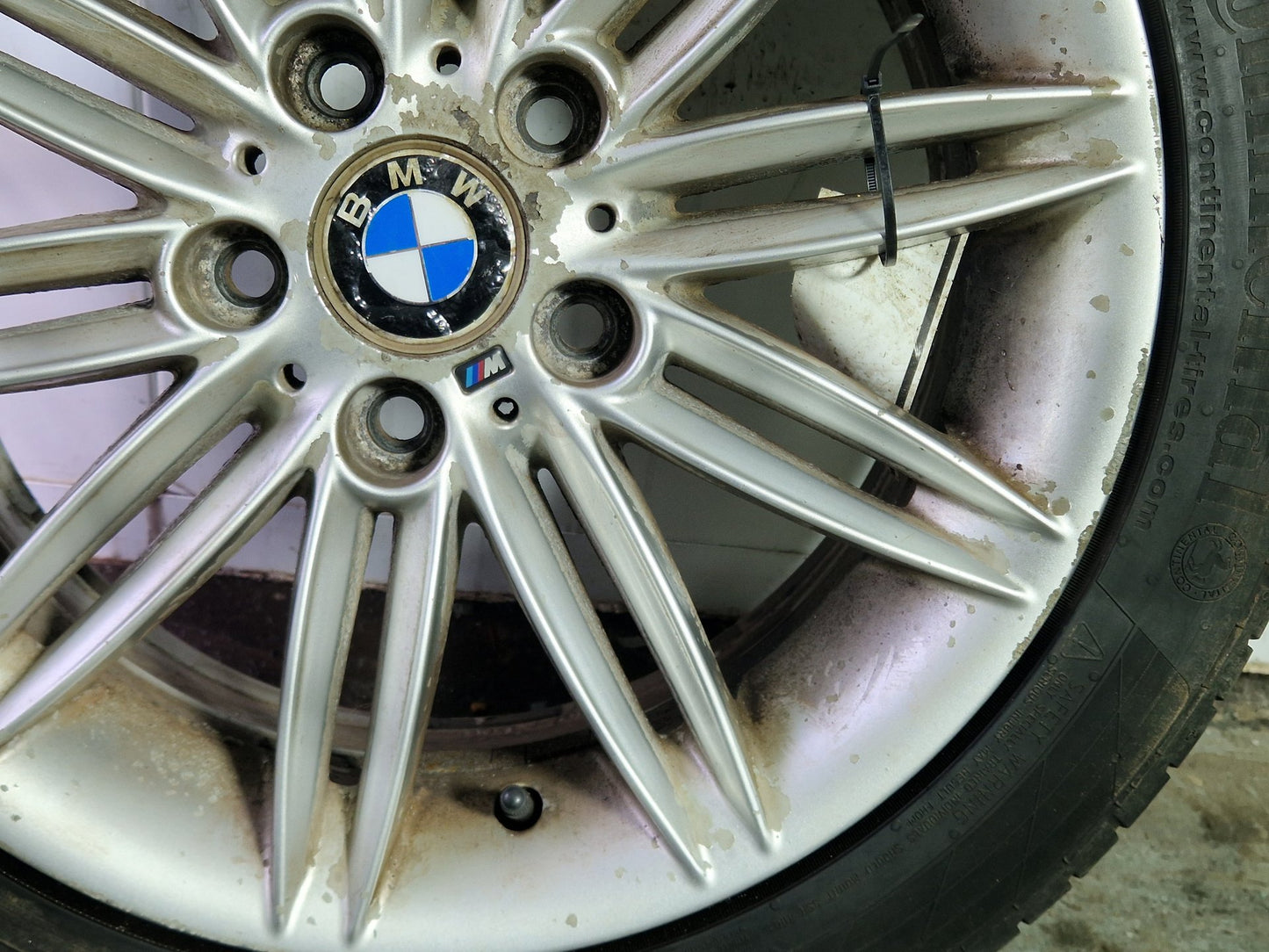 BMW 116i E87 Genuine 17" Alloy Wheel with Continental Tyre 225/45/17 5mm