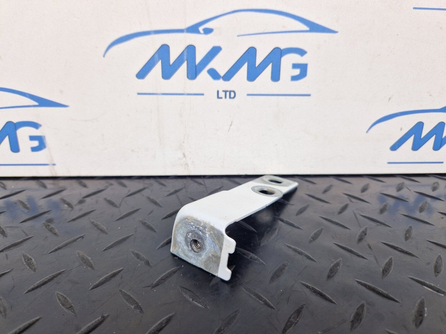 16-19 AUDI A4 B9 S-LINE GENUINE FRONT LEFT PASSENGER SIDE WING BRACKET 8W0821433