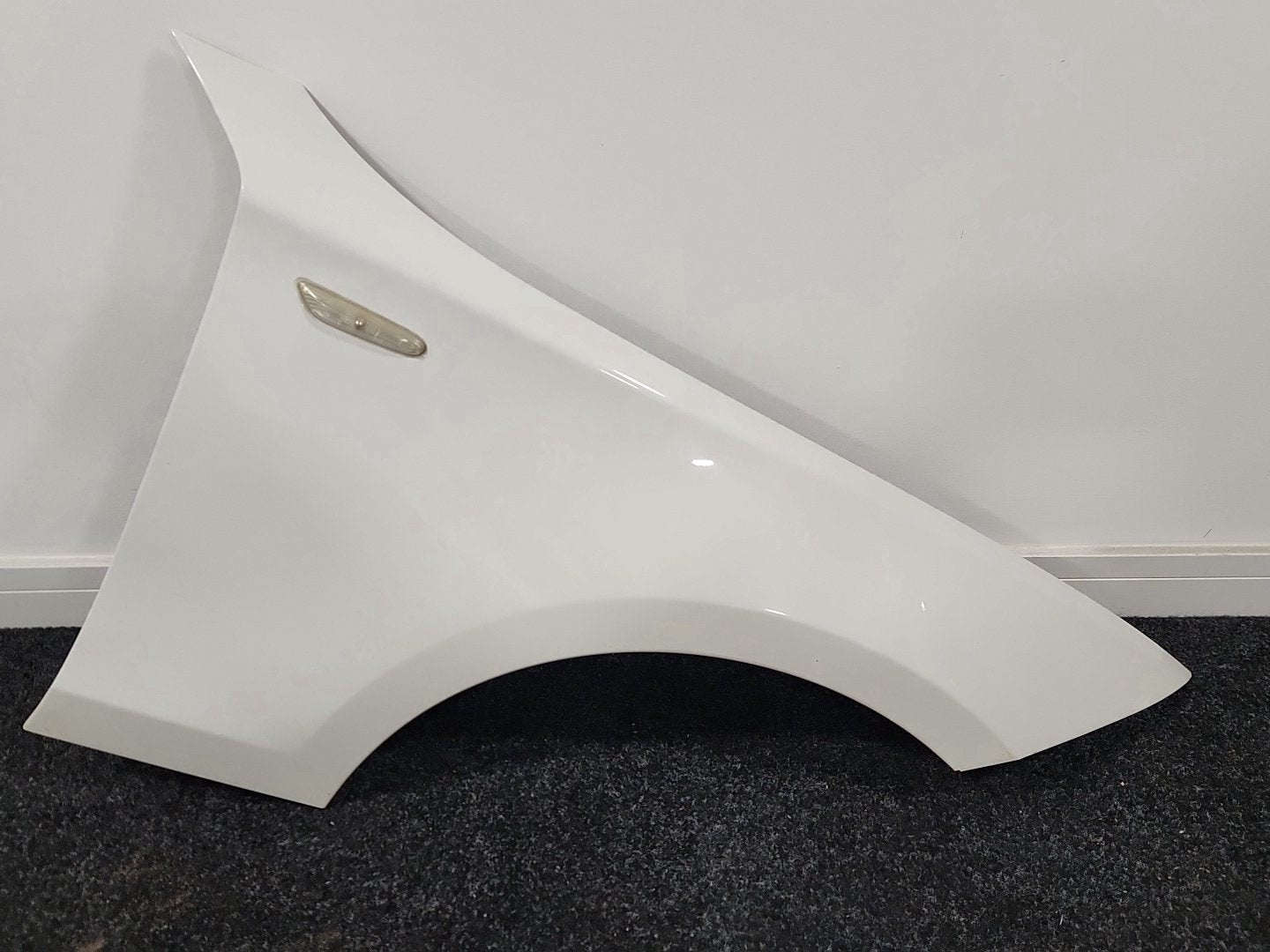 BMW 116d E87 Hatchback Front Right O/S Driver Wing Fender Panel in Alpine White