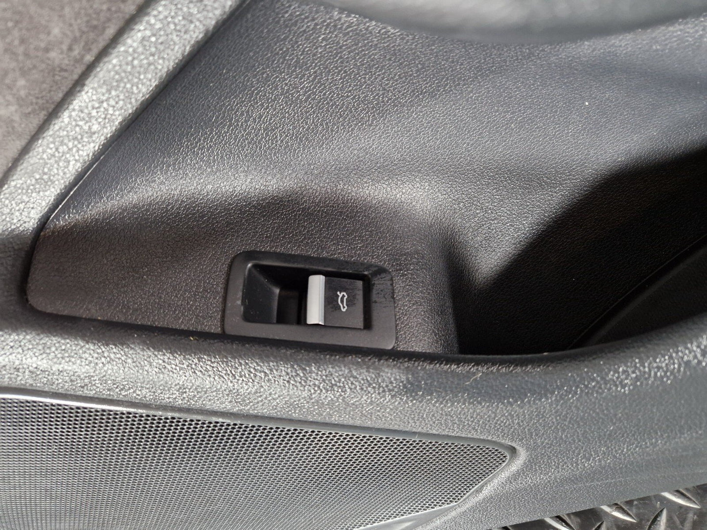 16-24 AUDI A5 F5 S-LINE CONVERTIBLE FRONT RIGHT DRIVER SIDE DOOR CARD 8W6867134