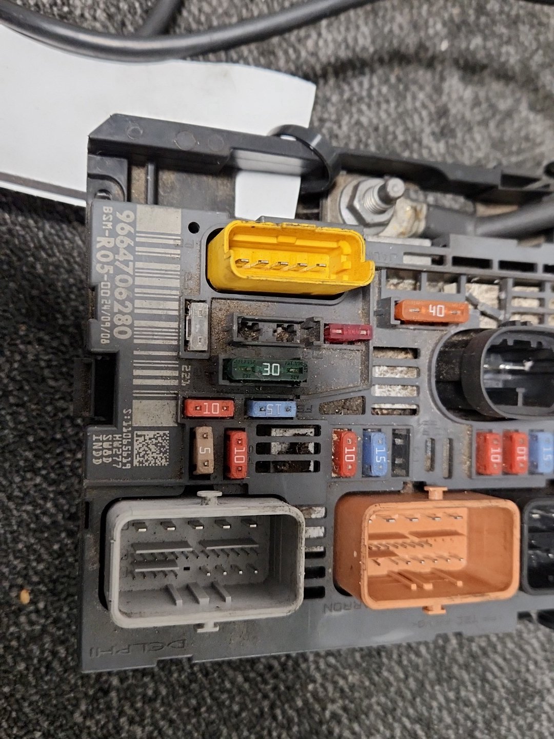 Peugeot Partner MK2 (PH1) (B9) Van Derived Car Genuine Under Bonnet Fuse Box