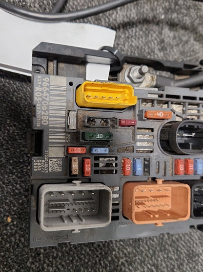 Peugeot Partner MK2 (PH1) (B9) Van Derived Car Genuine Under Bonnet Fuse Box