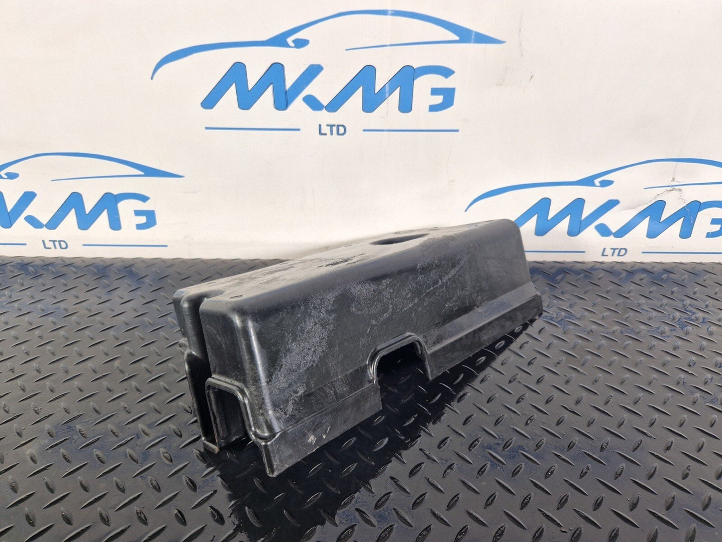 19-ON MERCEDES BENZ CLA C118 HIGH VOLTAGE CONNECTION COVER A1773410200