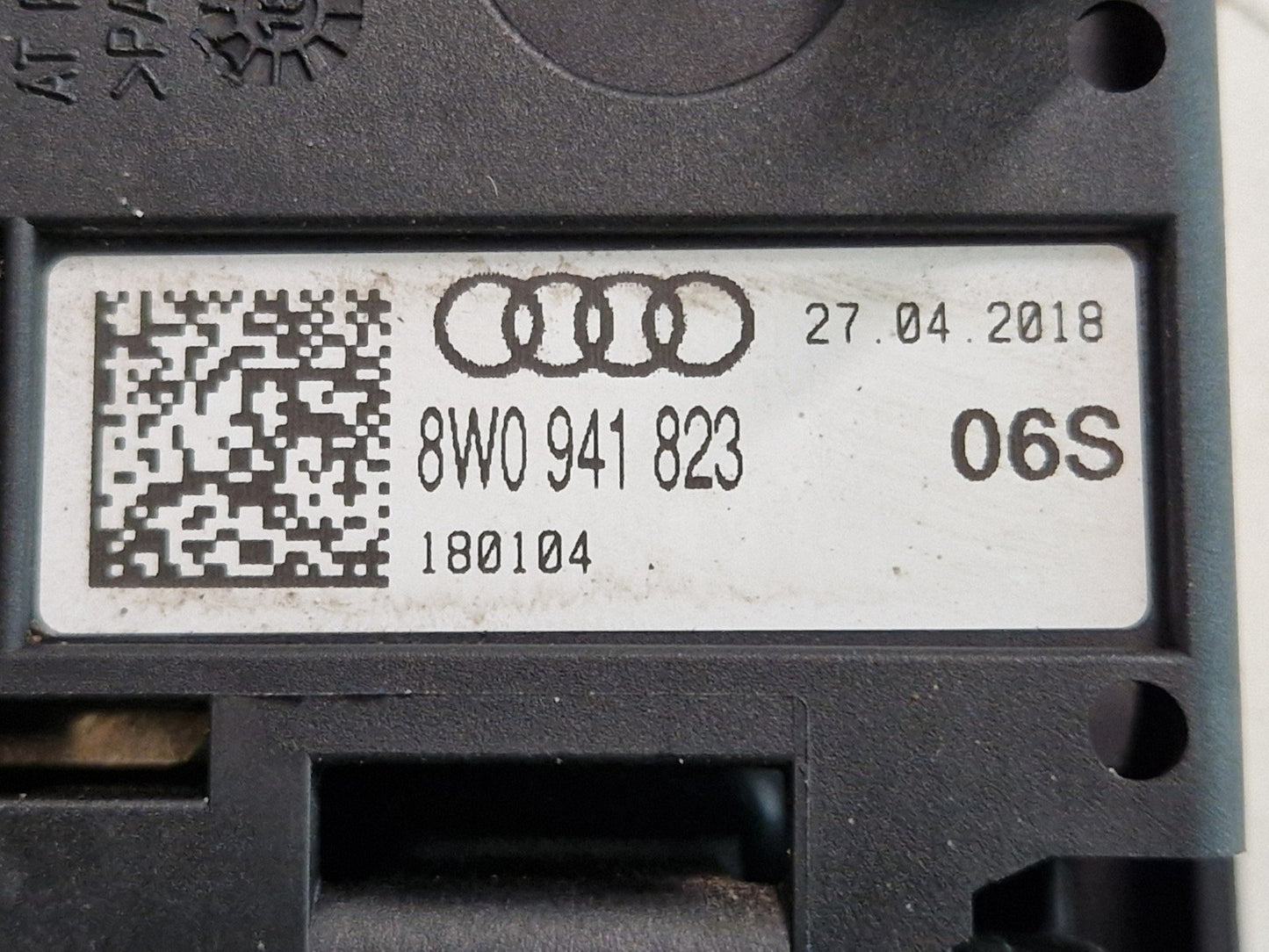 16-19 AUDI A4 B9 SPORT GENUINE OEM BATTERY POWER DISTRIBUTION TERMINAL 8W0941823