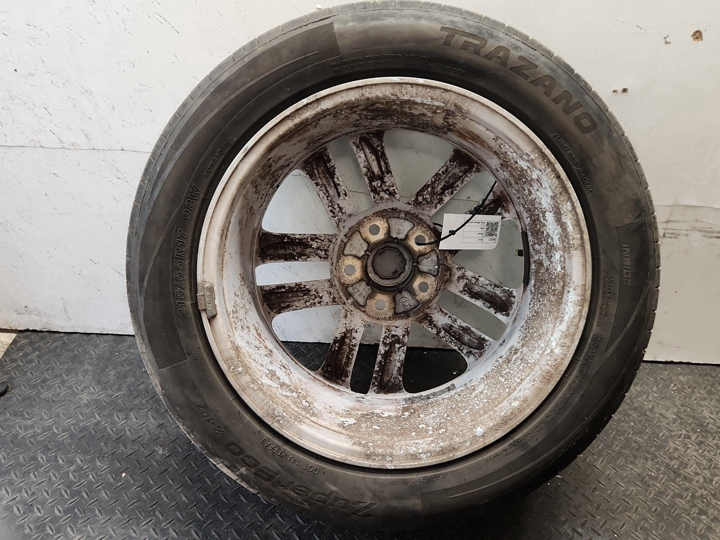 Nissan Juke MK1 (F15) 17" Alloy Wheel with Tyre 215/55/17 ~5mm