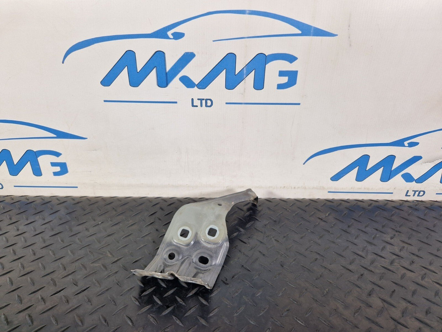 19-ON MERCEDES BENZ B CLASS W247 FRONT RIGHT FENDER FRONT BRACKET A2478810400