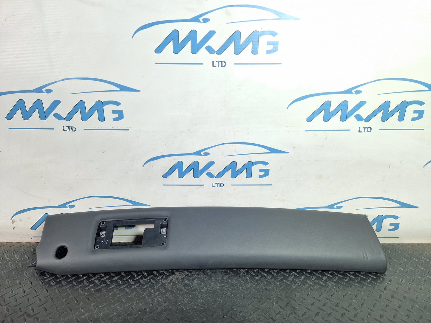 Land Rover Range Rover Evoque L551 SUV Centre Dash Panel Damaged R8D204268C