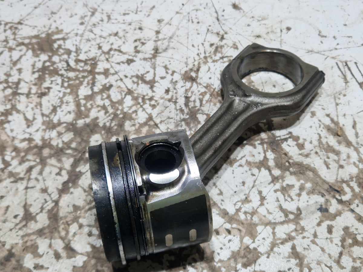 Volvo V40 MK3 (525) Hatchback 1.6 Diesel Genuine Piston Conrod