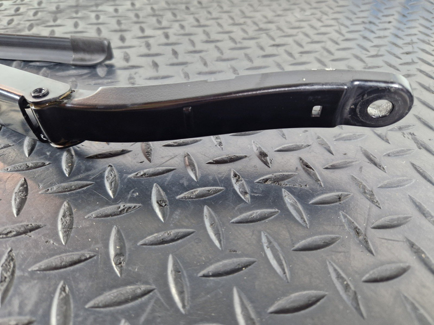 11-19 MERCEDES BENZ ML W166 GENUINE FRONT RIGHT WIPER ARM A1668201040