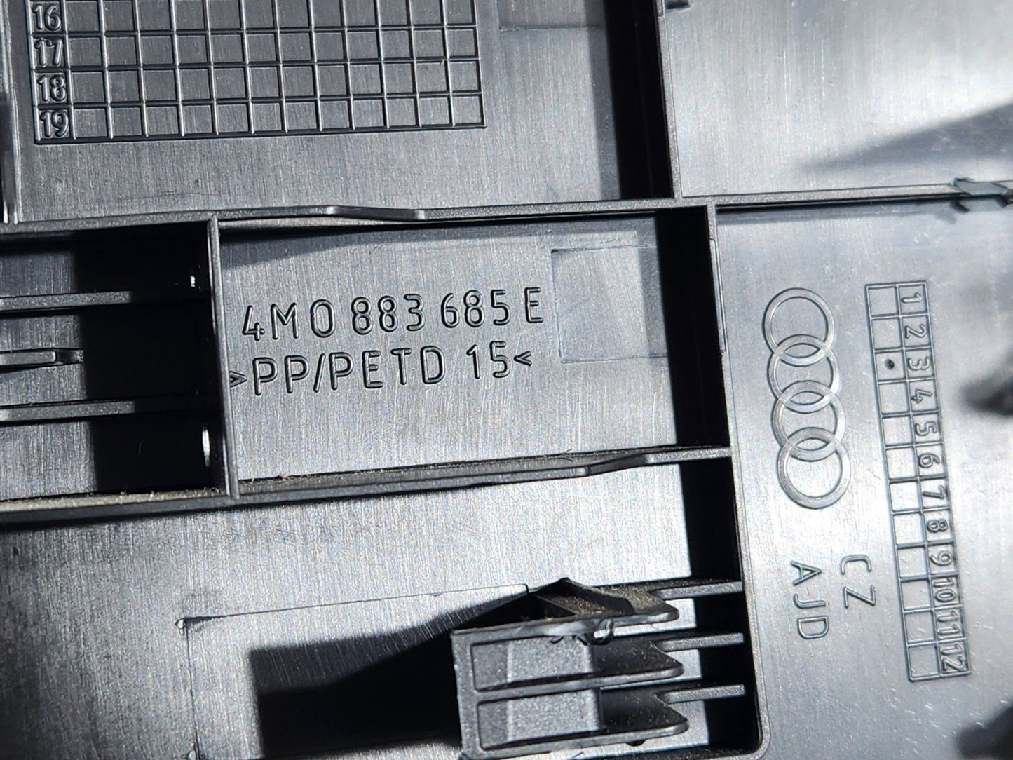Audi Unknown Part Type 4M0883685E