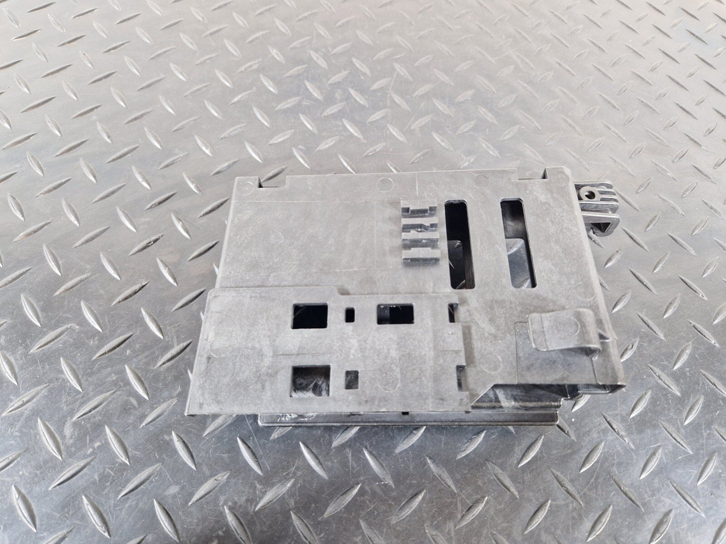 14-19 MERCEDES BENZ GLA X156 GEARBOX CONTROL MODULE BRACKET HOLDER A2465450500