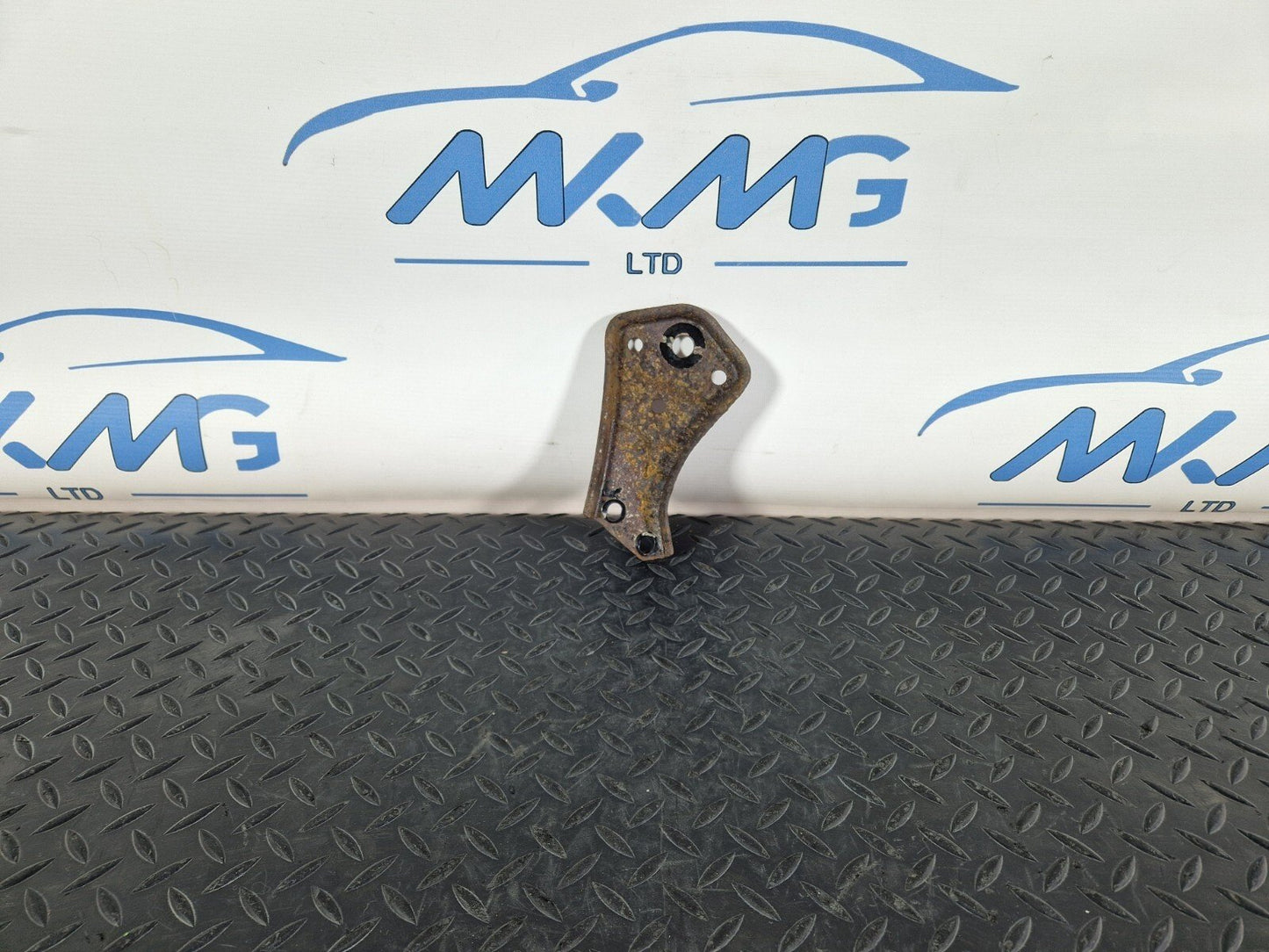 14-21 MERCEDES BENZ C200 W205 REAR SUBFRAME RIGHT SIDE STOP PLATE A2053520800