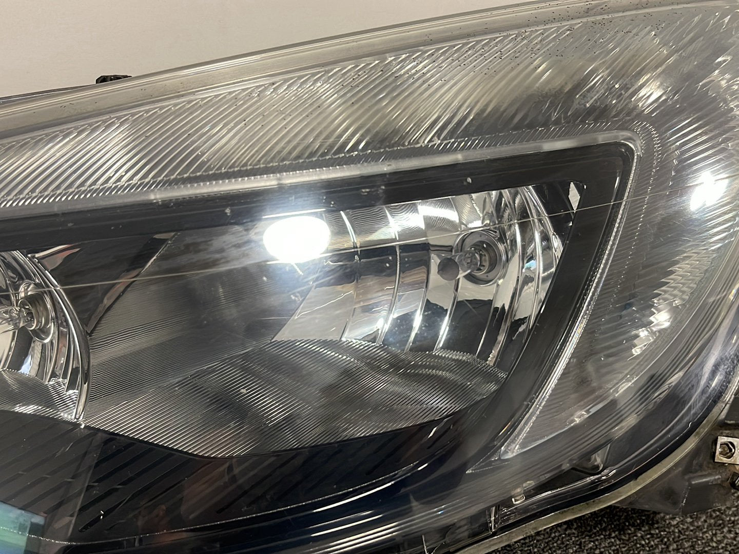 Vauxhall Astra MK6 (J) (A3400) Hatchback Front Left N/S Headlight 13365292