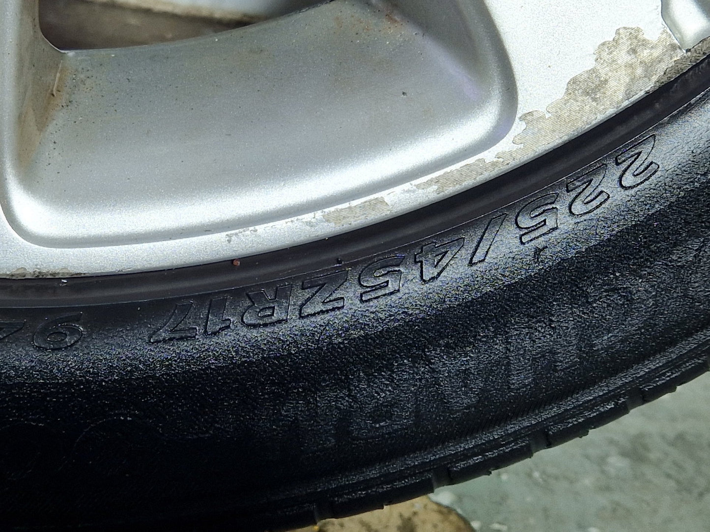 Peugeot 308 MK1 (T7) 17" Alloy Wheel with Tyre 225/45/17 ~4mm 9673707777