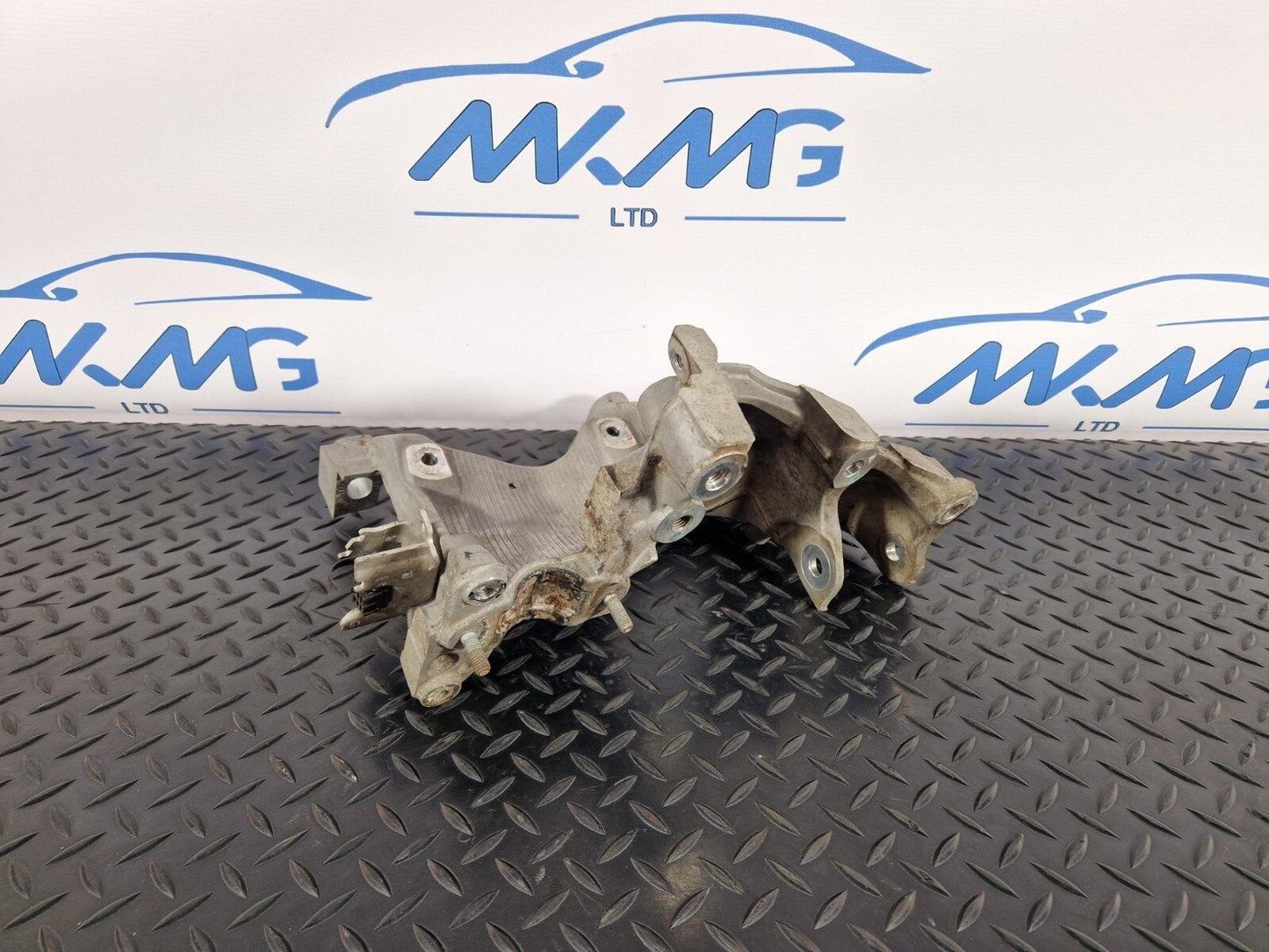 16-19 AUDI A4 B9 FRONT RIGHT O/S/F GENUINE SUBFRAME BRACKET 8W0399296E